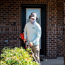 Hedge-trimming-in-Pace-Florida 3